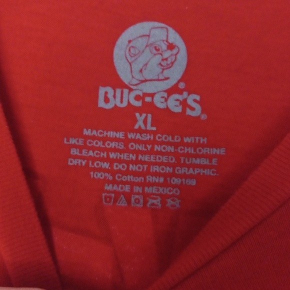 Buc-ees Tshirt Mens XL Never Calm Always Bright Red Christmas Holiday - Picture 5 of 6